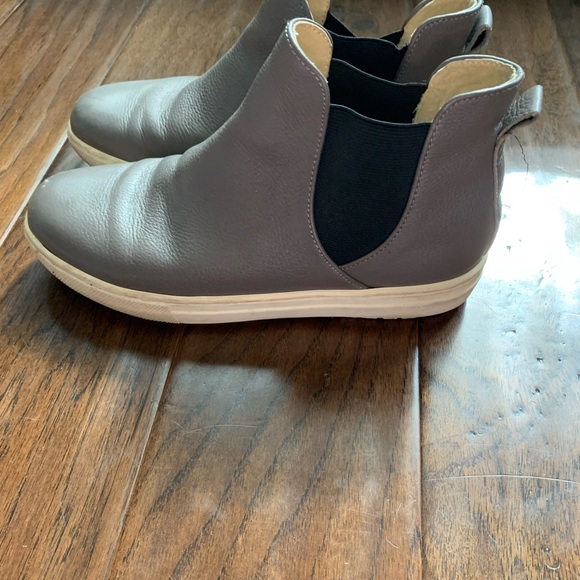 Grey leather J Slides Chelsea boot - Picture 2 of 4